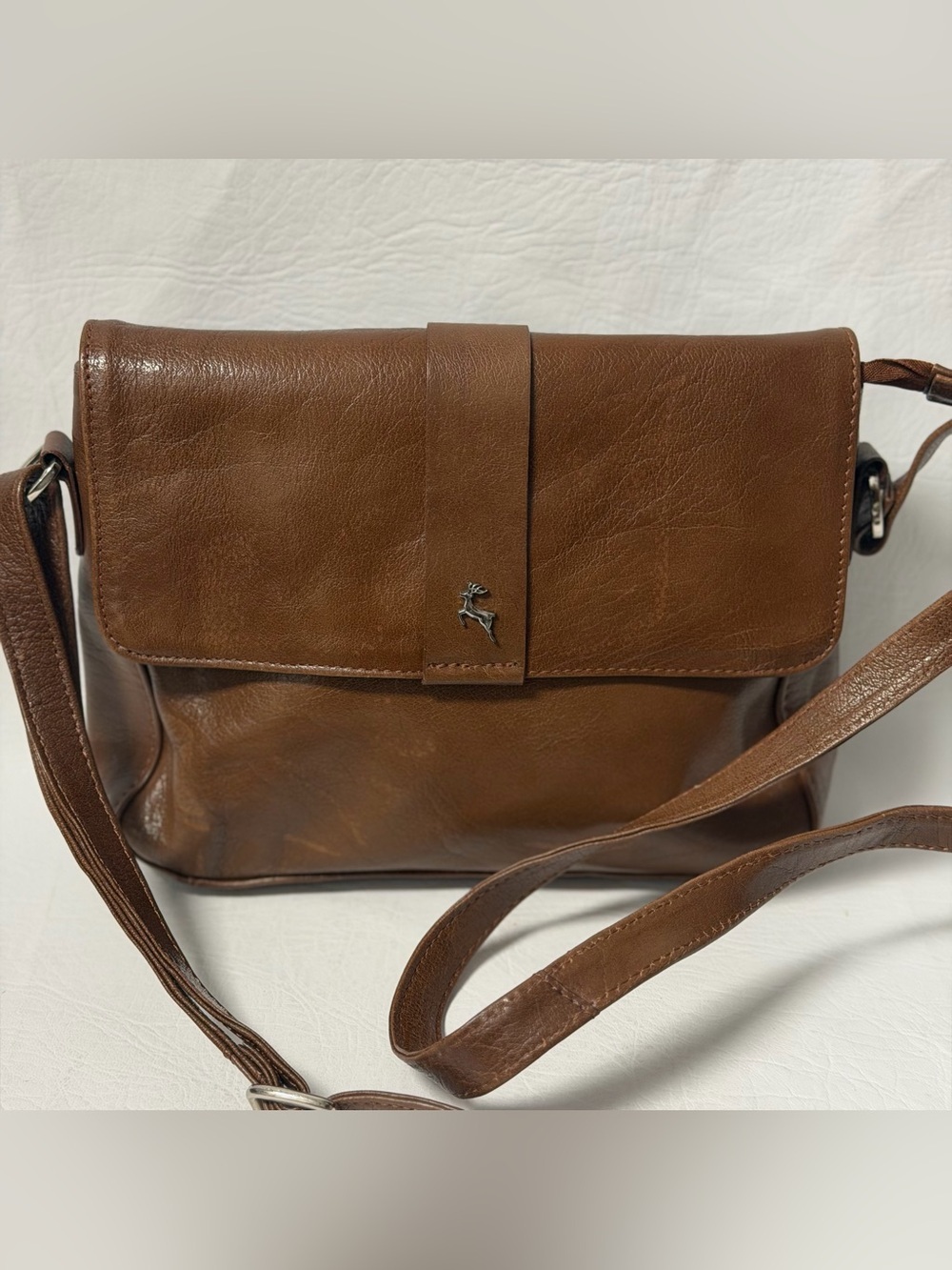 Ashwood Brown Leather
Adjustable Strap Crossbody
Shoulder Bag
